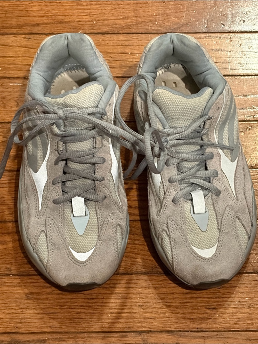 adidas Yeezy Boost 700 Size 7.5 Hospital Blue FV8424